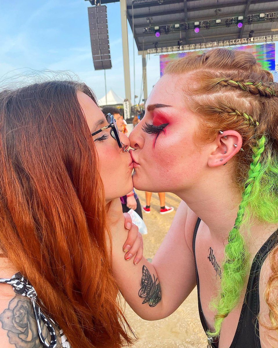 lameyzzz's tweet photo. it’s pride month kiss ur friends or something https://t.co/iFkbcTSPDG
