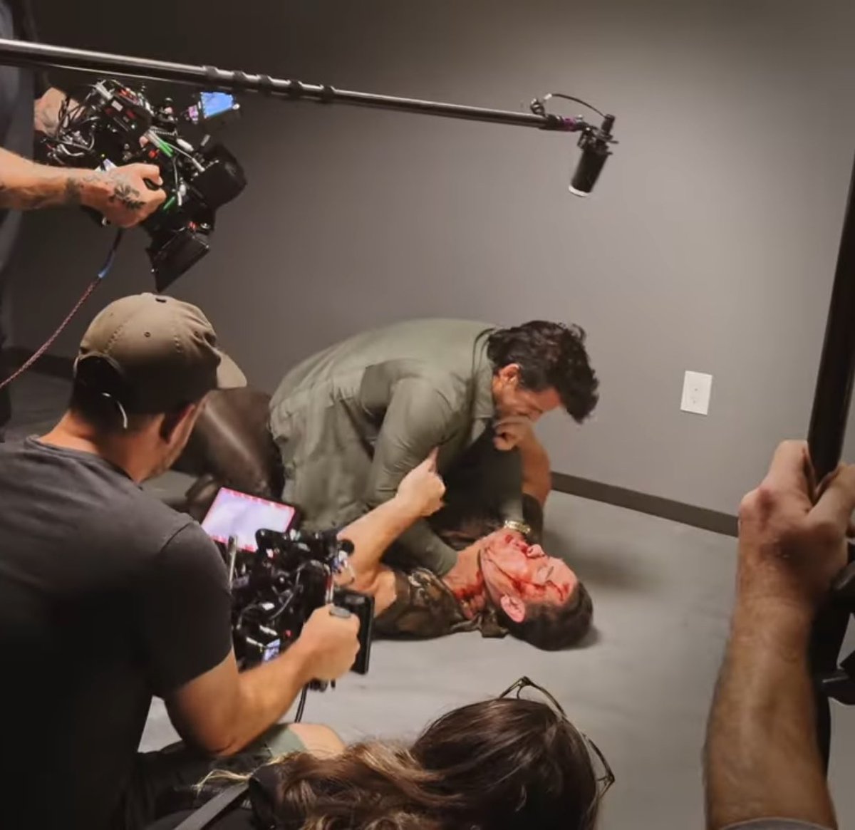 DiscussingFilm's tweet photo. First look at Rick Flag Sr meeting Peacemaker in ‘PEACEMAKER’ Season 2. https://t.co/1Vc0WcTlLk