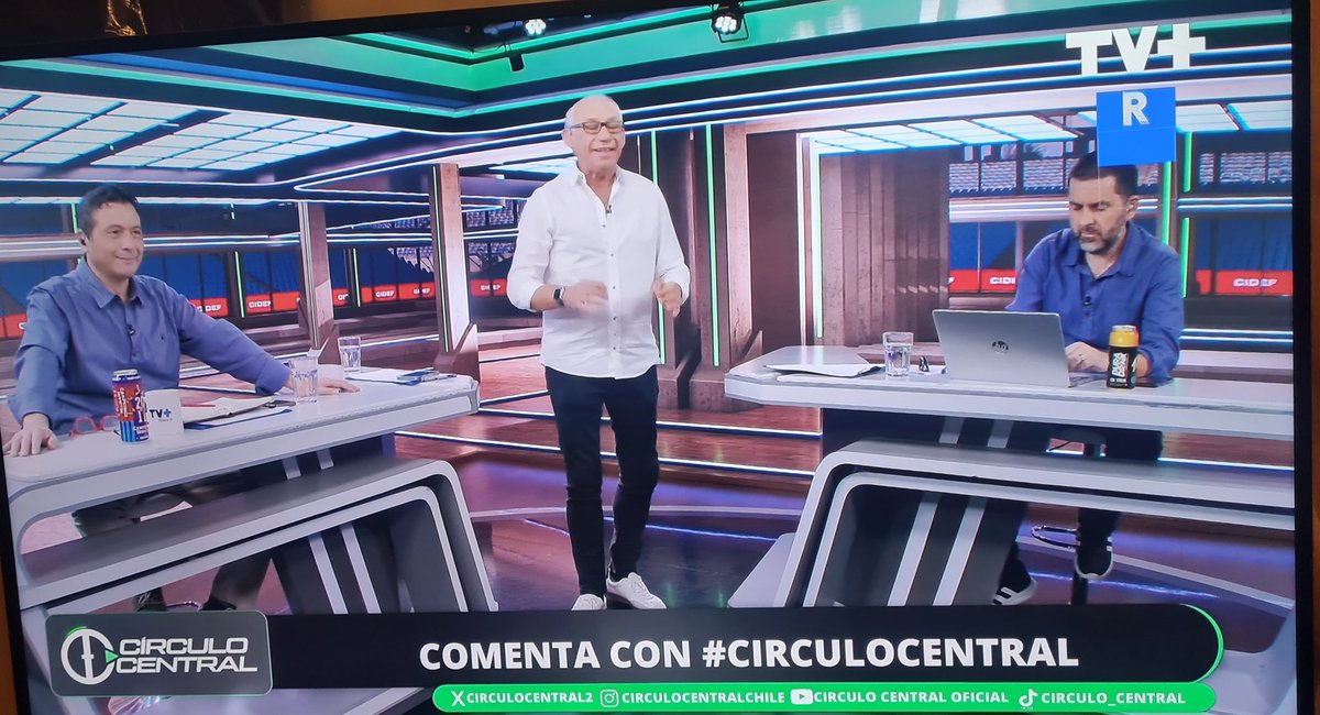 Ya viendo el capítulo 12 de #CirculoCentral junto a <a href="/Msperiodista/">@msperiodista</a> Cristian Arcos y <a href="/Mauricioisra61/">Mauricio Israel</a> con todo el análisis de la teleserie y Cronología del Caso Almirón que ha traído sólo desilusión en la Hinchada de <a href="/ColoColo/">Colo-Colo</a> en su Centenario