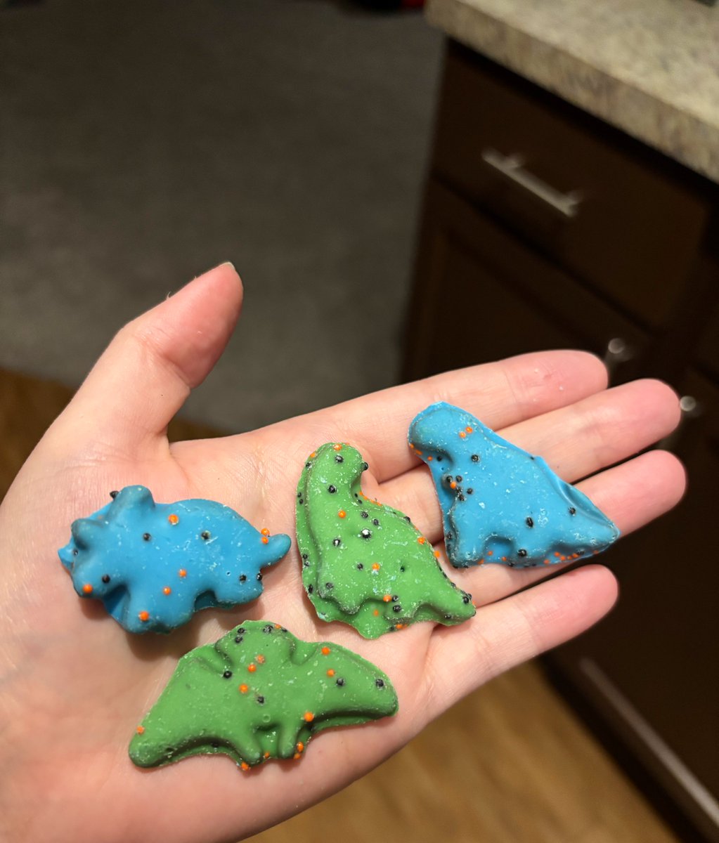 PuppiBat's tweet photo. KIDCORE KIDCORE KIDCORE ✨

THIS IS NOT A DRILL 🦖🦕 https://t.co/6vC6SRERQF
