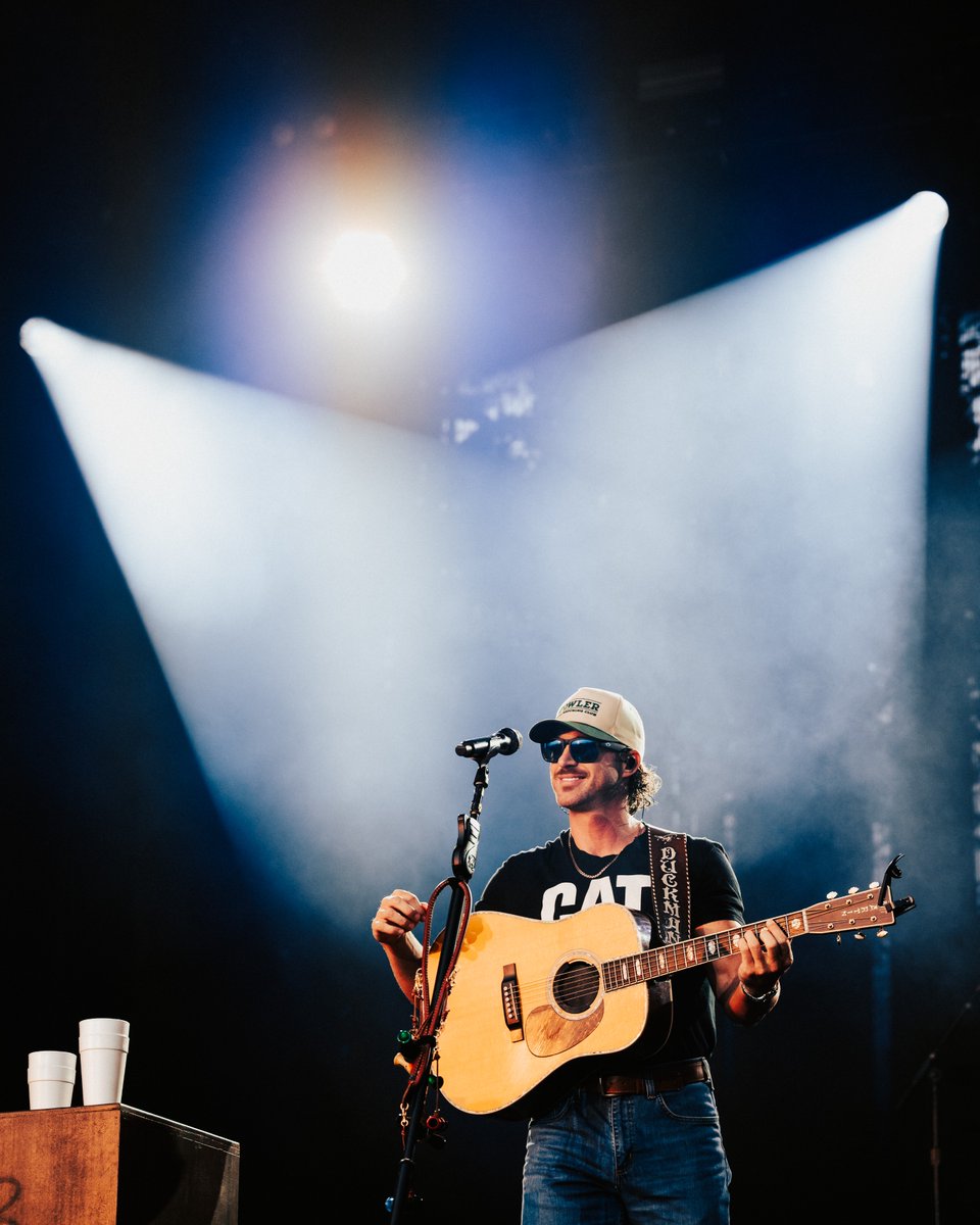 it's different ‘round here after <a href="/RileyGreenMusic/">Riley Green</a>  🦆

📸 Nathan Zucker