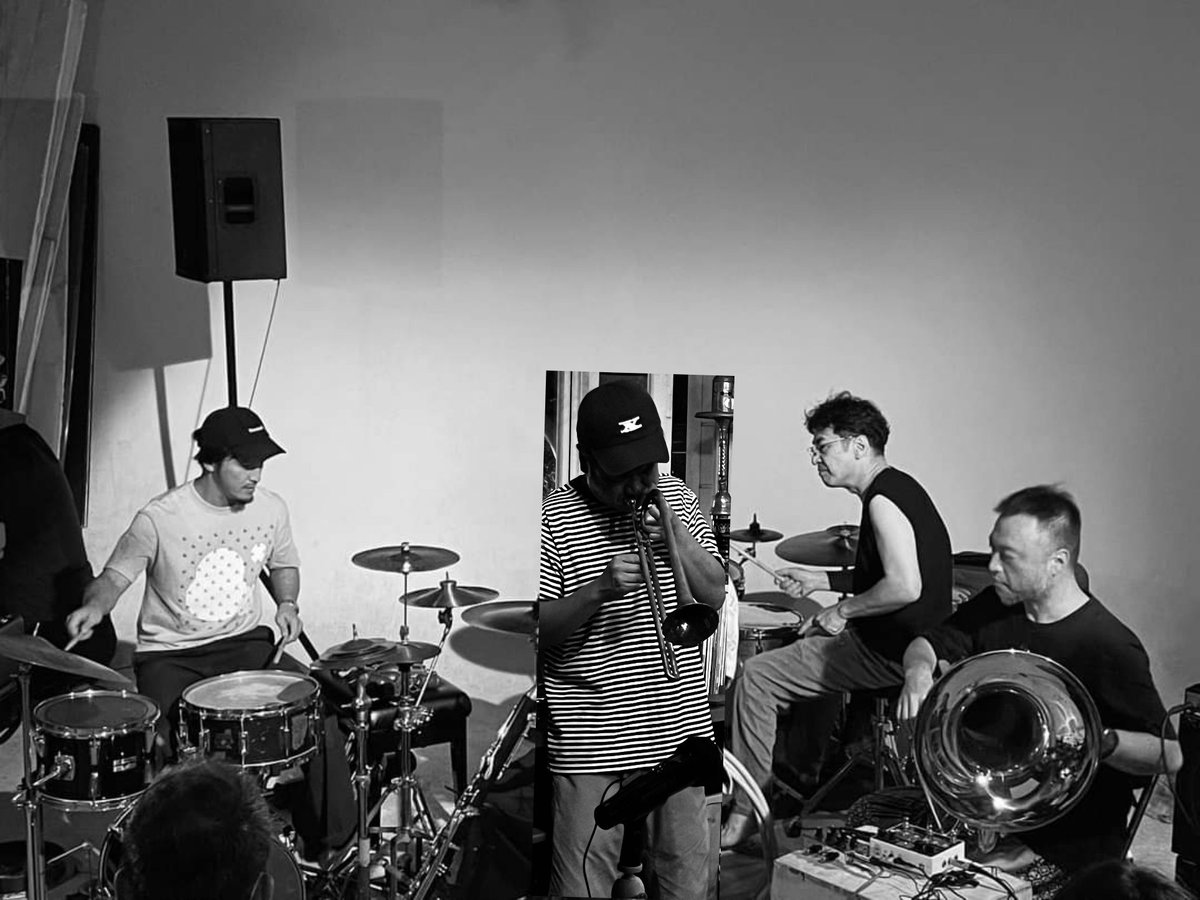 明日のBRIGHT MOMENTS QUARTET、有本羅人急遽参加不可能事態によりtp山本信記参加の特別編でお送りします
6/3(火) 19:00/19:30
【十三Bar Raincoat】
bar-raincoat.com
BRIGHT MOMENTS QUARET
高岡大祐tuba 橋本達哉ds 石原雄治ds 山本信記tp
3000円+1drink