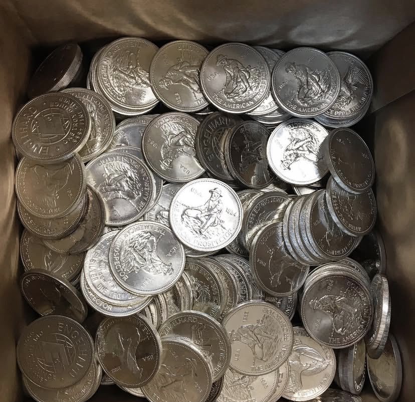 1 Oz American prospectors silver coin
$35 each shipped
Bin to claim 
#silver #silvercoins #coincollecting #silverjewellery #gold