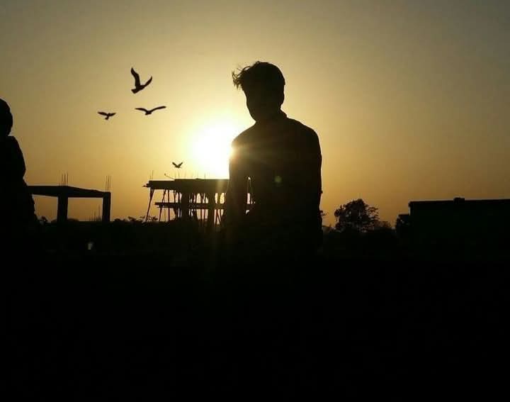 उसका आखिरी मैसेज आया था की गांव आयी हूँ 
मेरा आखिरी जवाब था मैने गांव को छोड़ दिया हूँ..🩷🥺🥀