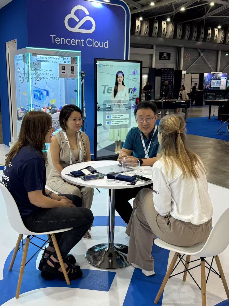 #TencentCloud connected with global leaders at #AsiaTechSingapore2025, sparking innovation talks. Our Regional Director for Southeast Asia and General Manager for Singapore &amp; Malaysia, Ken Siow, gave a keynote speech on “Leveraging Superapps, Distributed Cloud and AI for Seamless