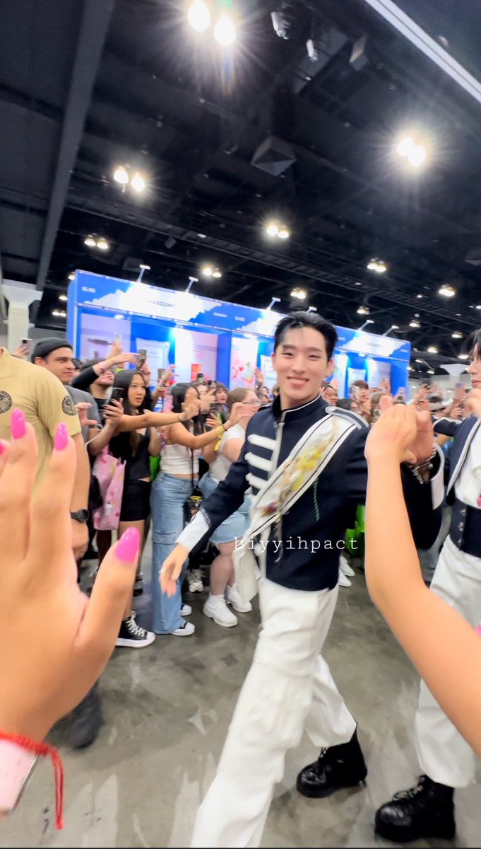 hiyyihpact's tweet photo. a favorite moment of mine was seeing p1harmony up so close at the convention &amp; getting to see them perform again after their last usa tour again  @kconusa @KCON_official #KCONerLuckyMoment https://t.co/HmshusR2vi