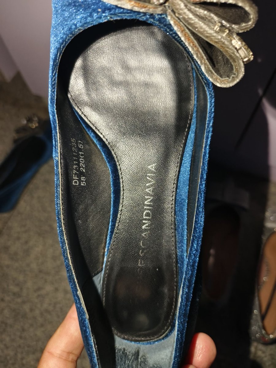 女邻居    #扫楼 #打胶 #精液高跟鞋 #射高跟鞋 #扫楼打胶 #精液 #高跟鞋 #保养 #楼道保养 #高跟鞋  主页有q群