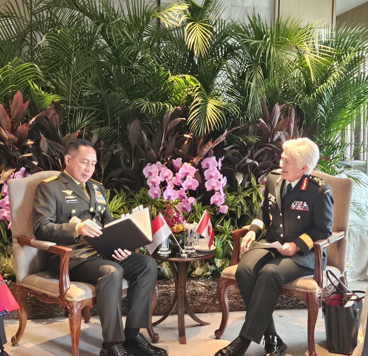 Canada strengthened #IndoPacific ties at #ShangriLaDialogue (May 30–June 1), with CDS Carignan and DND DM Beck holding bilateral talks with partners like Australia, Indonesia, New Zealand, Philippines, ROK, Singapore, and <a href="/UN_Command/">United Nations Command 유엔군사령부/유엔사</a>. 1/2