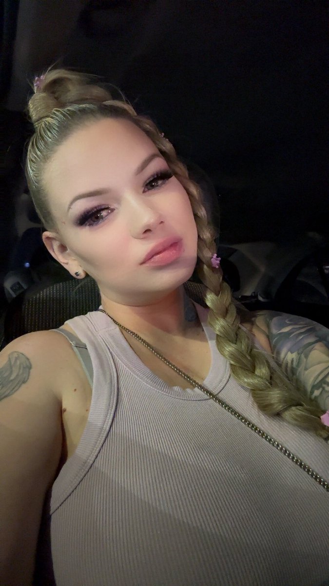 Victoria (@victoriadluvs) on Twitter photo 