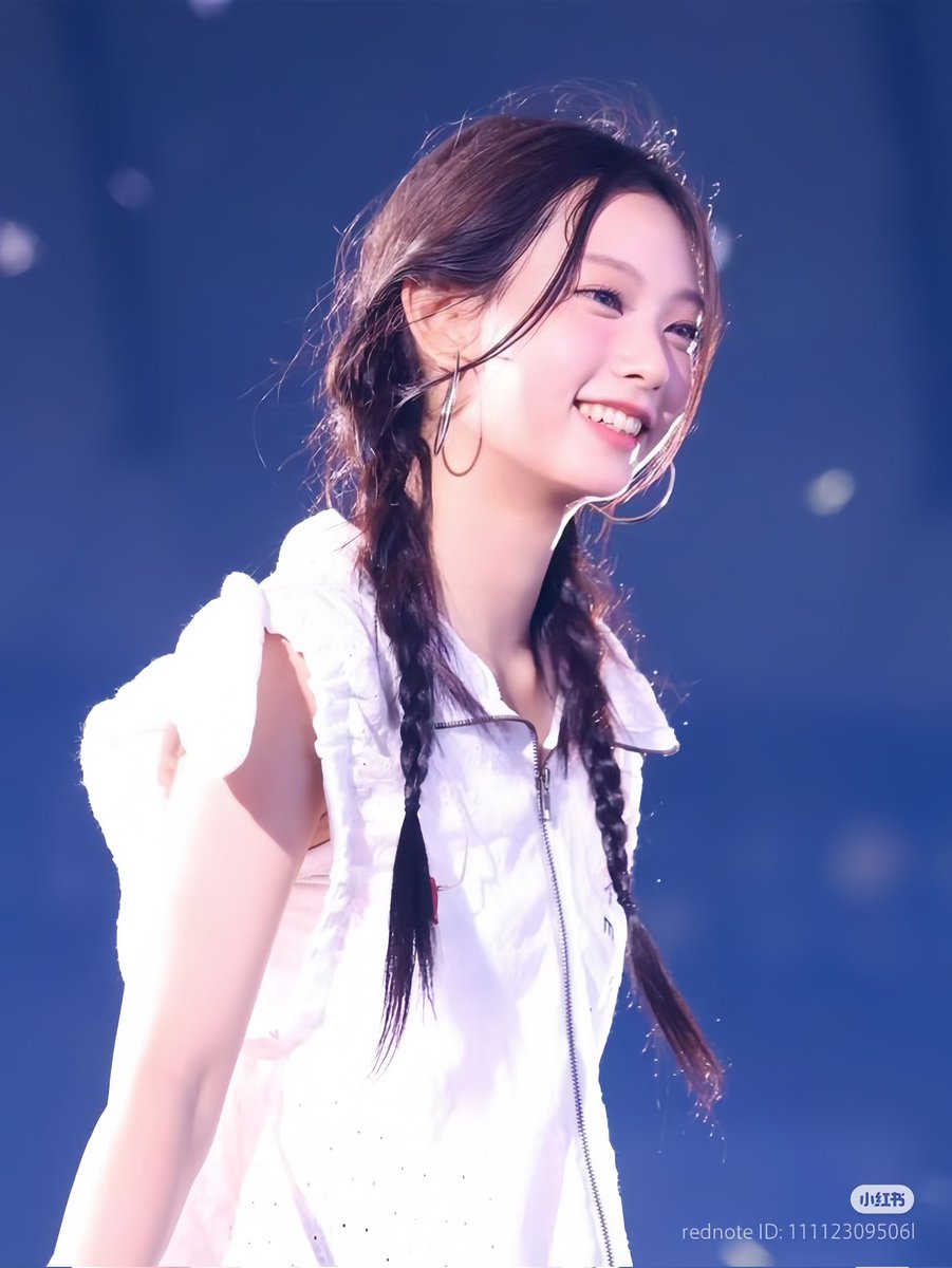 ✿ (@haerin1st) on Twitter photo 