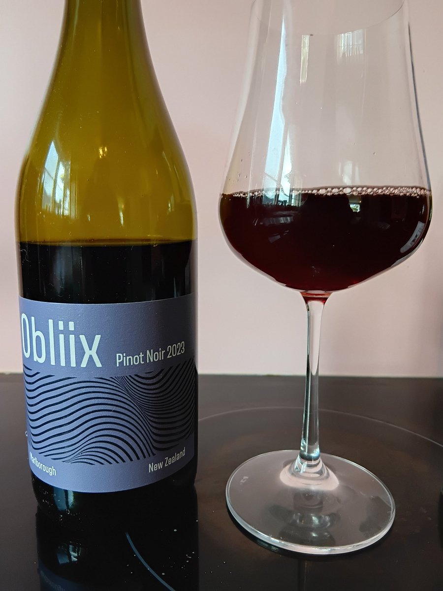 Not a gold medal wine, but a pleasing little drop from the new venture of dear old George Fistonich.  Being flogged off very cheaply online. Worth $9 of anyone's money!