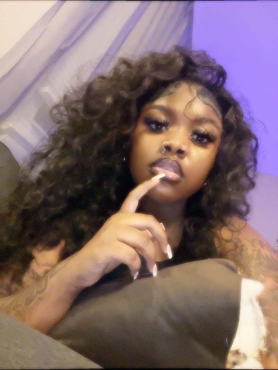therighttoneee's tweet image. Pretty brown brown 😮‍💨🫦