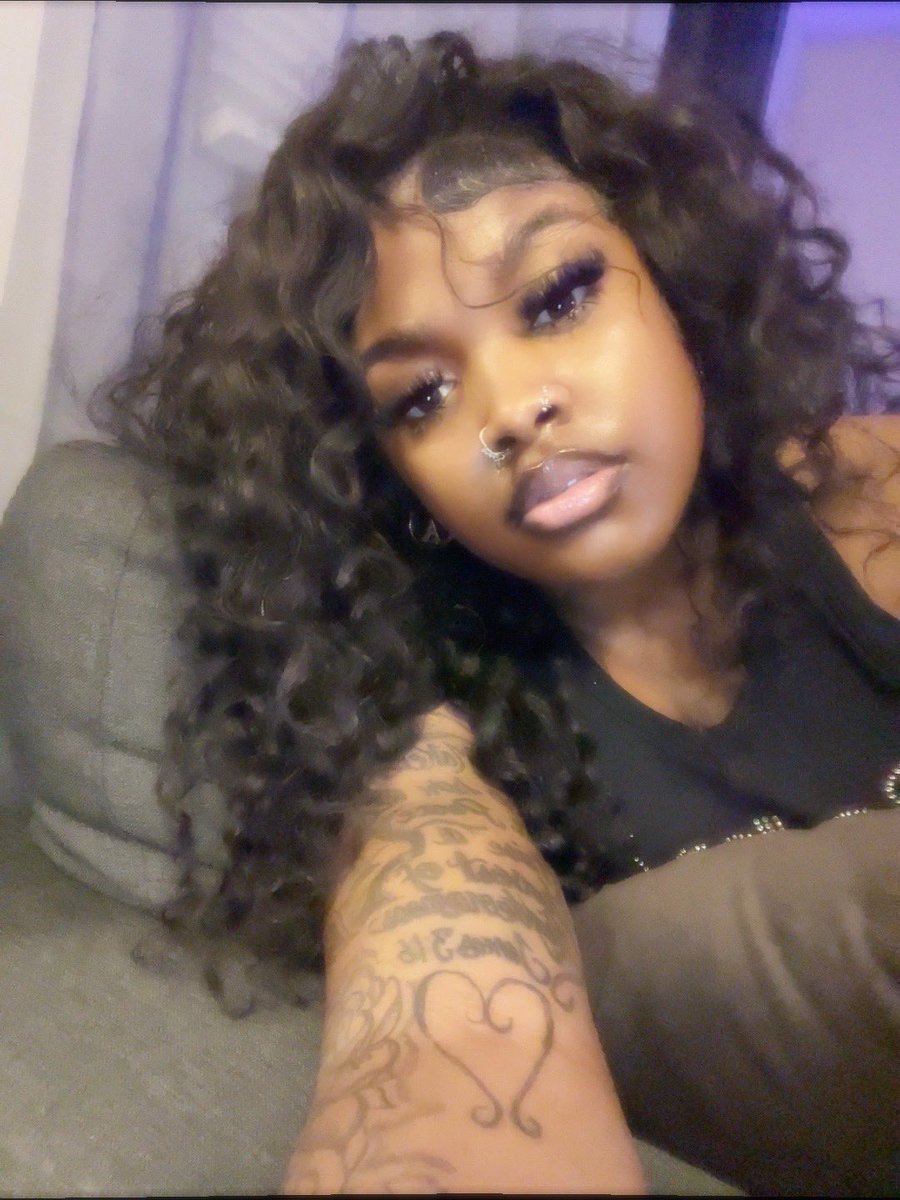 therighttoneee's tweet image. Pretty brown brown 😮‍💨🫦