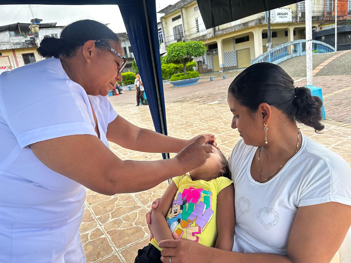 DPS_LosRios's tweet photo. #Montalvo | Personal de los 7 establecimientos de @Salud_Ec de este turístico cantón, informan con alegría sobre la importancia de completar el esquema regular de vacunación en los niños, para que crezcan sanos, al tiempo que vacunan a grandes y pequeños. #VacunaSegura https://t.co/4ZASvCMR4U