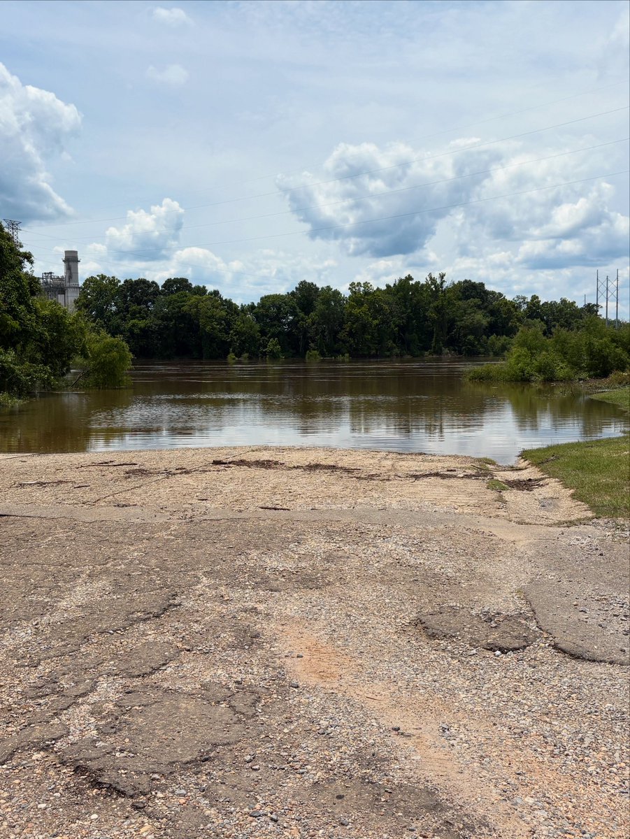 saved4evr's tweet photo. @spann @daltonorwig @fmtalk1065 The Tombigbee river is a LITTLE high!! 👀👀 #boatlaunch https://t.co/9rTEXhr5g4