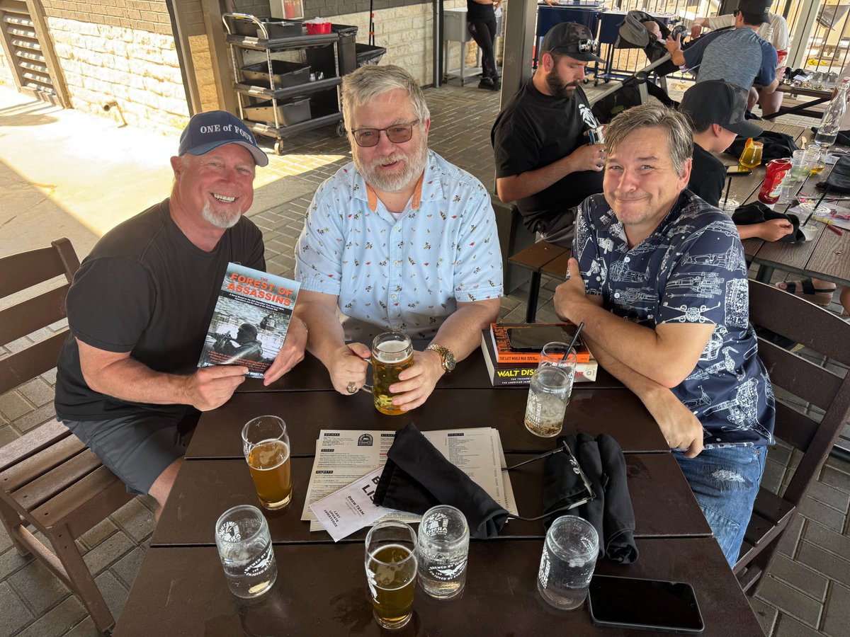 RealTWDavis's tweet image. Great catching up with @AlexAaronson80 and @TimothyImholt, Armor Brewery in @CityofAllenTX. #BooksWorthReading #Bookstagram #authorscommunity #author