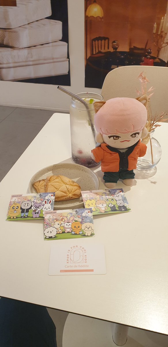 SIXBval's tweet photo. Merci à @FanSEVENTEEN_FR pour avoir organisé un super événement au @kpopisfcoolkids. Jz me suis régalée et j'ai encore rencontré des superbes carats pour nos 10 ans 💎❤💎 #seventeen10thanniversary https://t.co/NlSl4USFiz