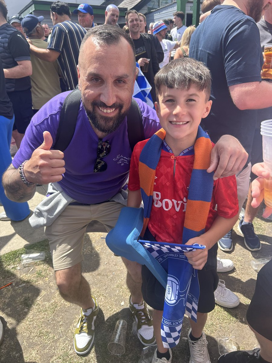 acy030907's tweet photo. @aroundgroundsss Lucky charm strikes again 💙 #oafc https://t.co/sNaj9bSdky