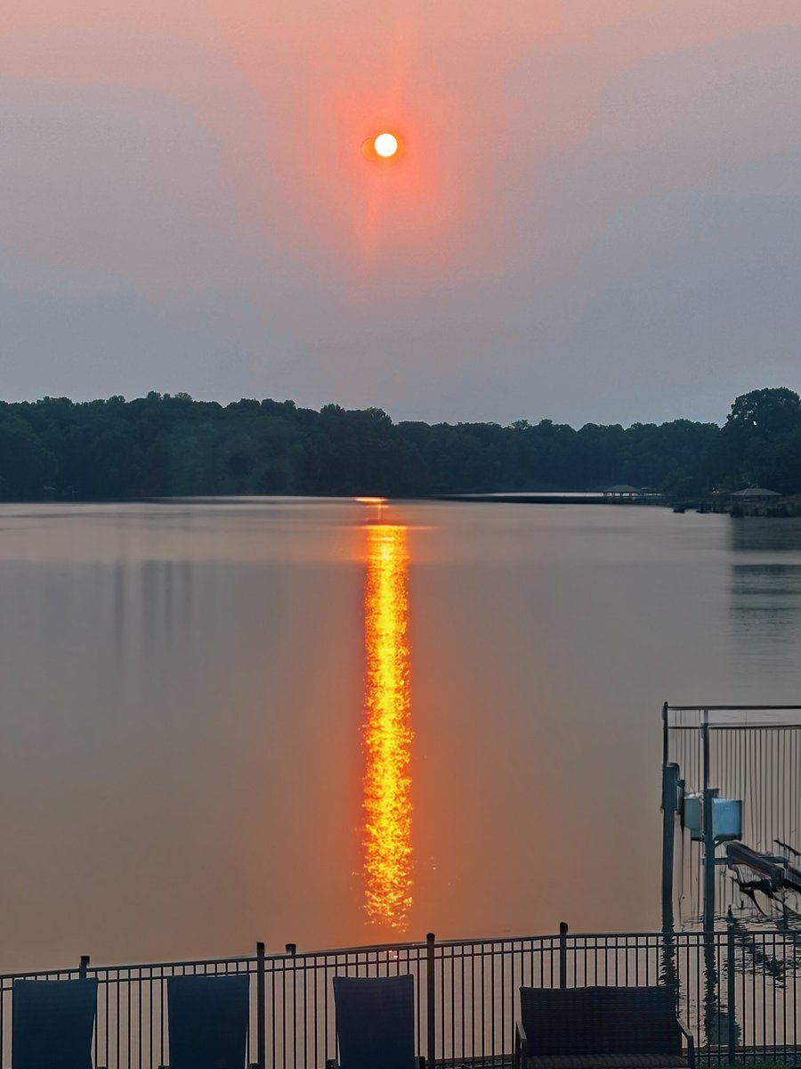marysteague55's tweet photo. Sunrise, sunset, repeat https://t.co/Wg77lkA56u
