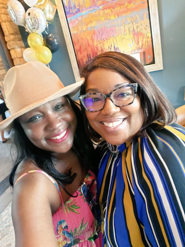 KimCounselor1's tweet image. Sunday funday with my Assistant Superintendent @DrWynneLaToya
Love ya💗 @Jennife515price