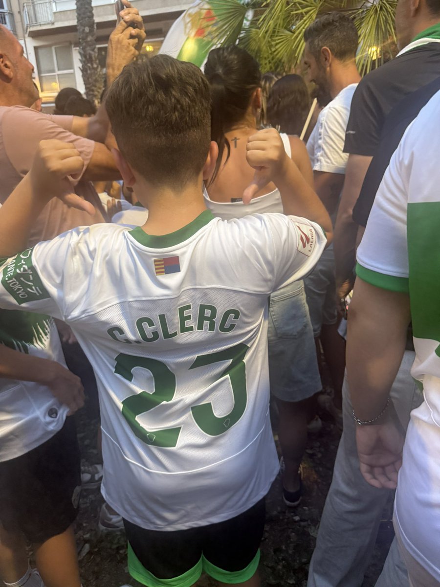 Esto también es muy tuyo Clerc hoy mi hijo estaba con tu camiseta en la Glorieta <a href="/elchecf/">Elche Club de Fútbol</a>