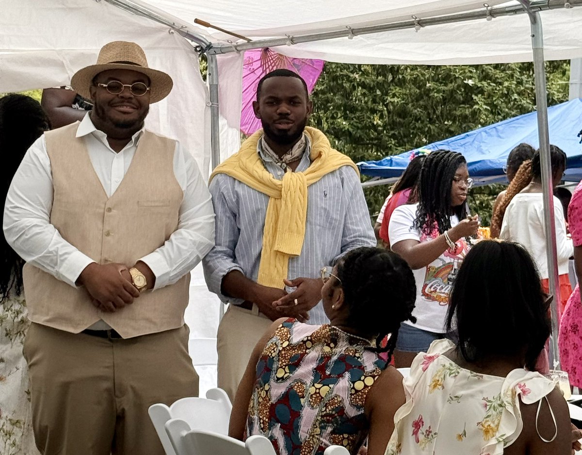 SOULbeautifulme's tweet image. Same vibes @LegendOfWinning 😂 😂😂

Omar &amp;amp; LOW together but LOW always takes things too far with his fits lol. 
This reminded me of “GET OUT” 😂😂