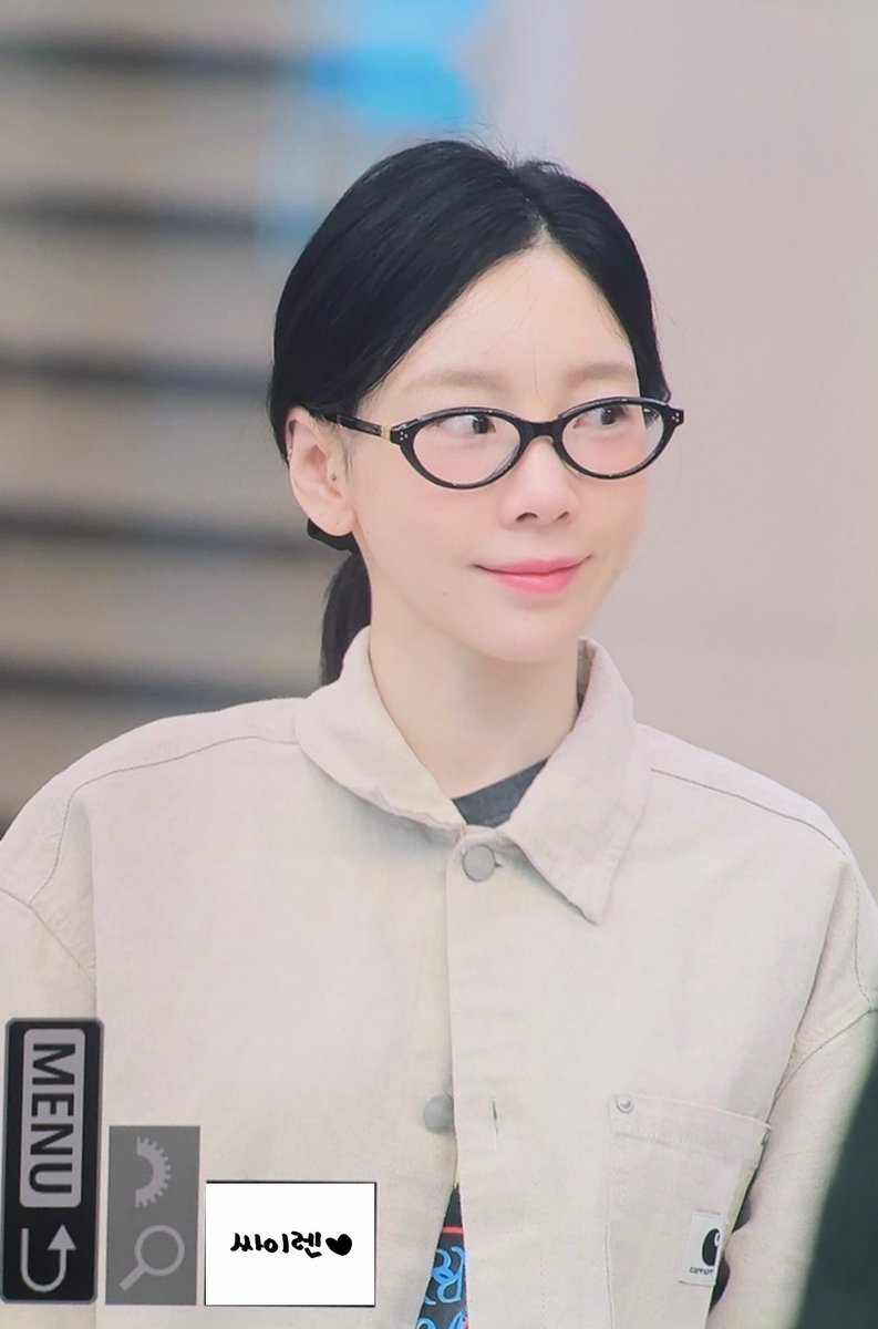 SIRENx39's tweet photo. 고생해써☺️ #태연 #TAEYEON https://t.co/2tNYItmCZ1