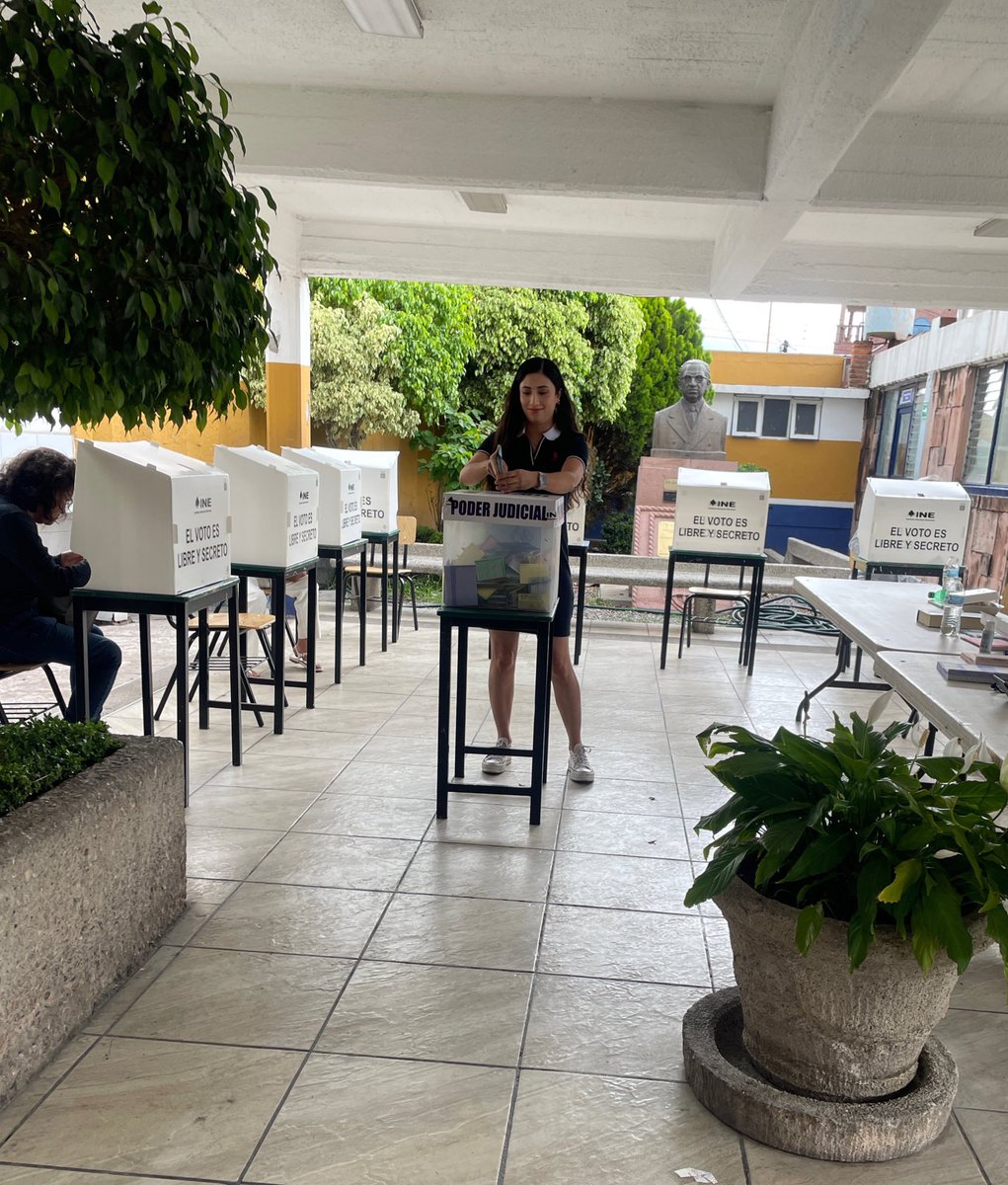 taniaagp's tweet photo. Ejercí mi derecho a participar en esta votación histórica , por primera vez en #México votamos por quienes integrarán el #PoderJudicial 🇲🇽

Con alegría voté por candidatas y candidatos preparados y comprometidos con la justicia ⚖️

Nos llovió pero se logró 🫶 https://t.co/ubChaOV2SZ