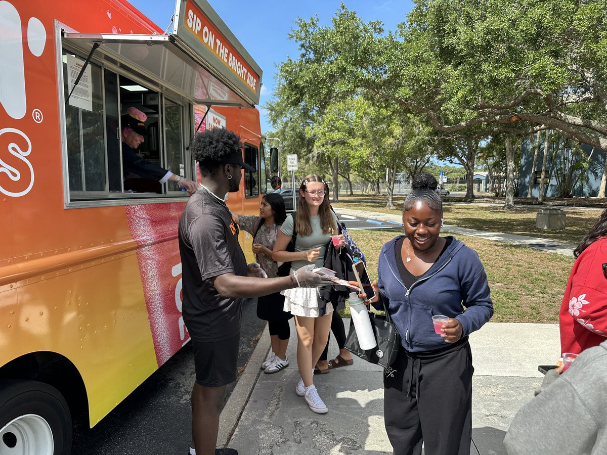 EsteroHS's tweet photo. @dunkin Refesher truck on campus!! We are so honored to have Dunkin on campus celebrating our student success. Free refreshers and a $5 gift card for every student!! Thank you Dunkin Donuts!! You keep us running!! 🥤 https://t.co/1CFpYnhsn3
