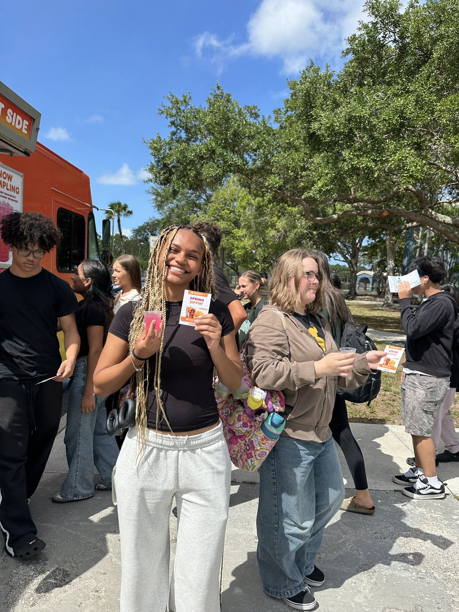 EsteroHS's tweet photo. @dunkin Refesher truck on campus!! We are so honored to have Dunkin on campus celebrating our student success. Free refreshers and a $5 gift card for every student!! Thank you Dunkin Donuts!! You keep us running!! 🥤 https://t.co/QLLrl7D0Es