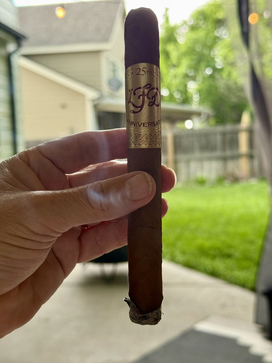 Looks like a storm is coming in. Of course right when i light up my cigar.