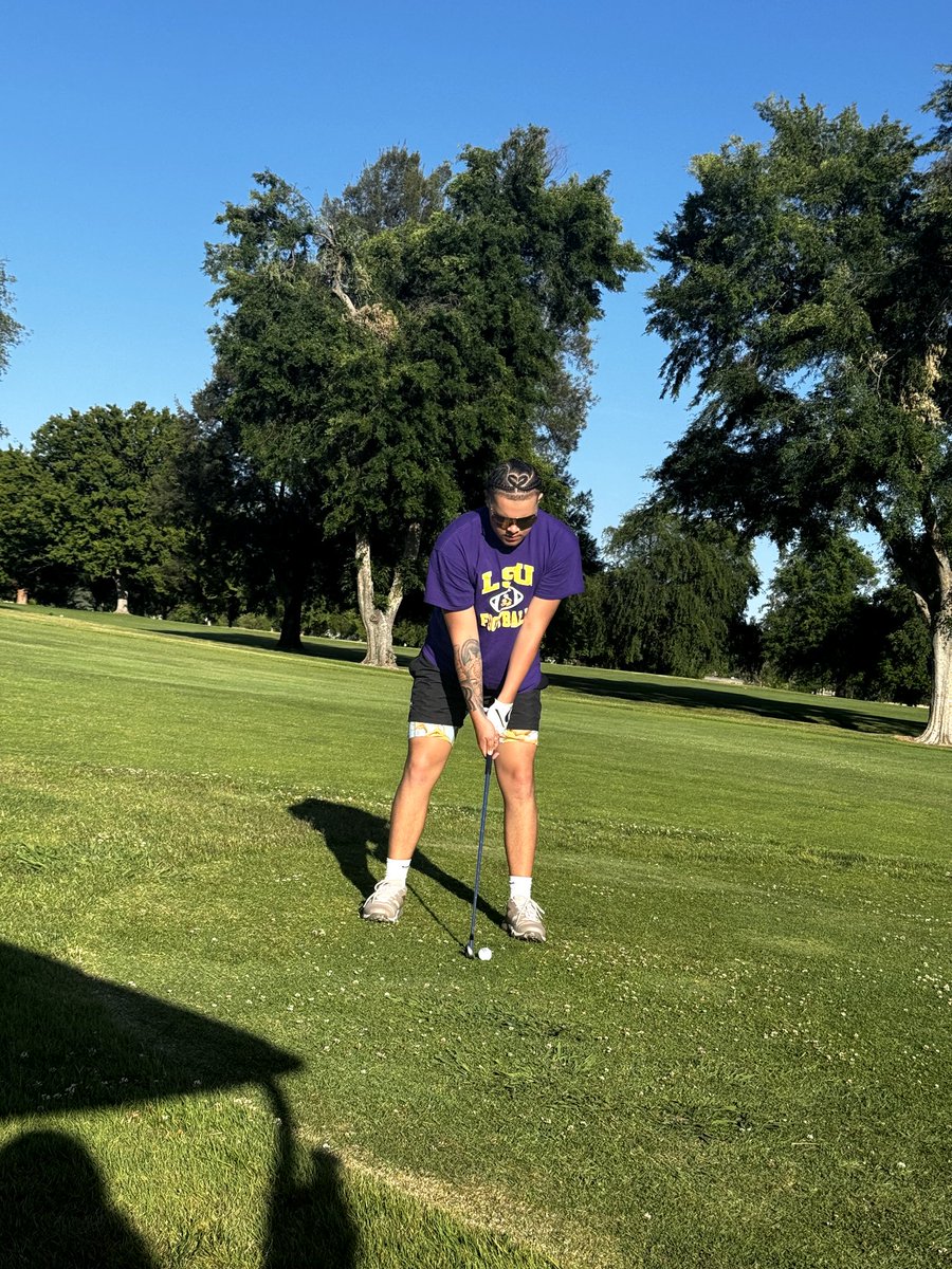 RamessesLofton's tweet photo. I'm hitting the links today. Tomorrow intense grind before heading to summer practice. https://t.co/pqVoShetrt