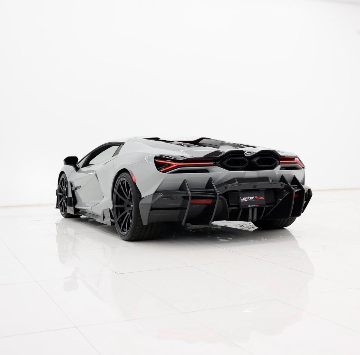 LuxuryCars365's tweet photo. Mansory Lamborghini Revuelto 🕊️ https://t.co/LaNzeaTivc