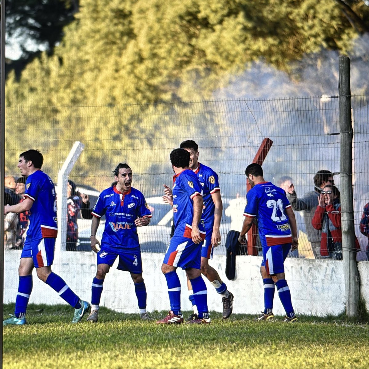 𝓟𝓸𝓻𝓺𝓾𝓮 𝓵𝓸𝓼 𝓳𝓾𝓰𝓪𝓭𝓸𝓻𝓮𝓼 𝓶𝓮 𝓿𝓪𝓷 𝓪 𝓭𝓮𝓶𝓸𝓼𝓽𝓻𝓪𝓻

Contra todos. Piriápolis 0 Nacional 1. Gol en la hora del grillo <a href="/Fabrigonza8/">Fabricio Gonzalez</a> 

Más vivos que nunca. Dependemos de nosotros. Seguimos 👊🏼

#ClubdeCampeones 🔵⚪️🔴