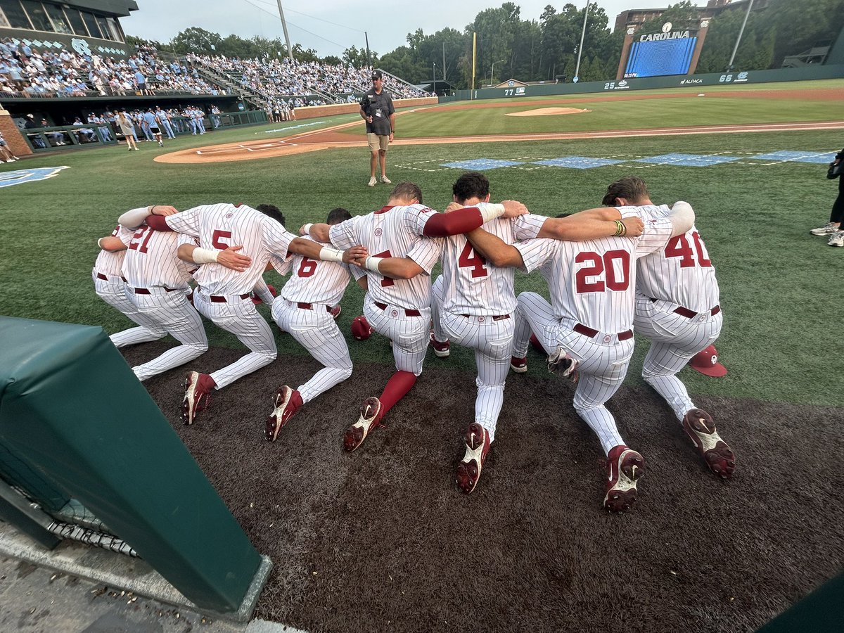 Carly Murray (@thecarlymurray) on Twitter photo Gotta love how some of the guys gather for a pregame prayer. Just awesome Gotta love how some of the guys gather for a pregame prayer. Just awesome