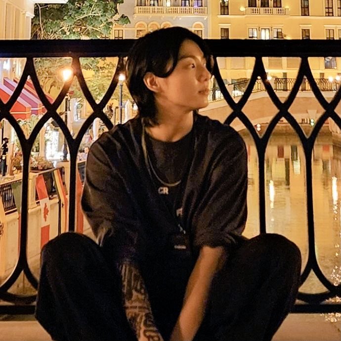 suckthat_agustd tweet picture