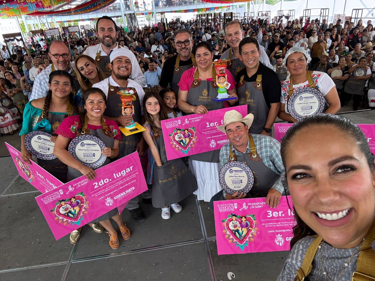 ManuelBribiesca's tweet photo. Guanajuato ¡Sí sabe! 

Un encuentro de nuestra deliciosa comida tradicional que a partir de hoy lo podrán disfrutar en el #DistritoMx. 

Desde @CANIRACGTO hemos buscado crear la identidad culinaria de nuestra entidad, porque sabemos que somos inmensamente generosos en platillos que se preparan en las diversas regiones de Guanajuato. 

El comienzo hacia esa identidad culinaria está en este encuentro de comida tradicional. 

Sin duda un acierto del @gobgente de nuestra gobernadora @LibiaDennise que a través de la @turismogobgente que dirige @lupita_roblesmx demuestra su gran interés en que nuestro querido estado sea un ejemplo a nivel nacional en en el sector gastronómico. 

Enhorabuena y no dejen de acudir a #GuanajuatoSíSabe