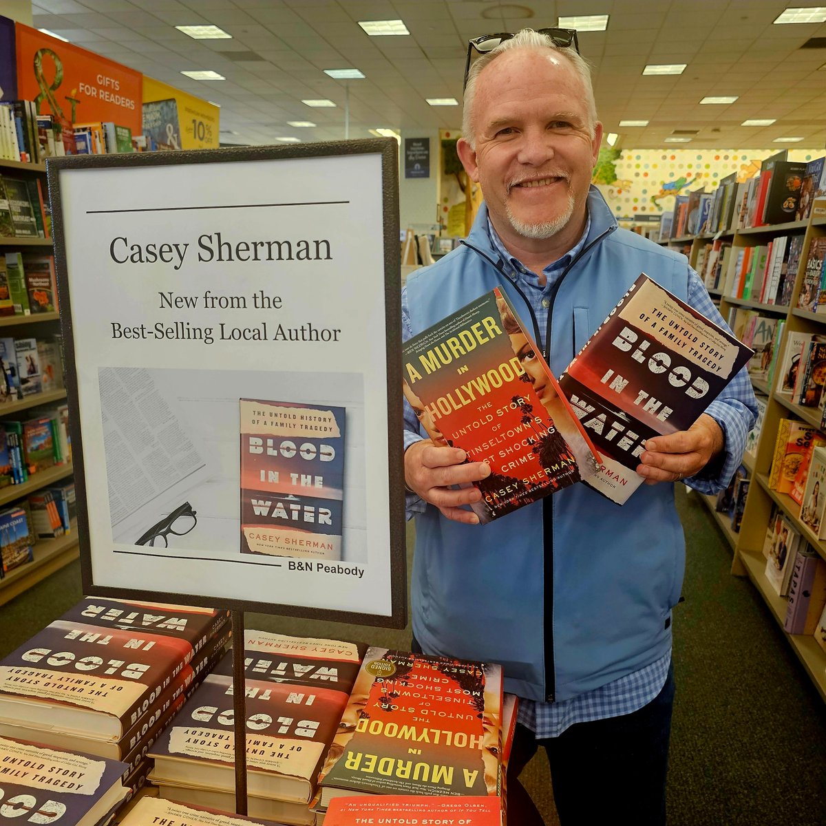 caseysherman123's tweet image. Loving the support from @BNBuzz in Peabody. Random stop today and saw this great display. Thanks all!