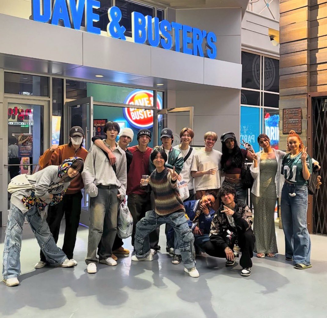 [📸] BLACKSWAN with AMPERS&amp;ONE and Hohyun at KaptureCon 

#BLACKSWANatKaptureCon #블랙스완 #BLACKSWAN <a href="/blackswan_drent/">Blackswan Official</a>