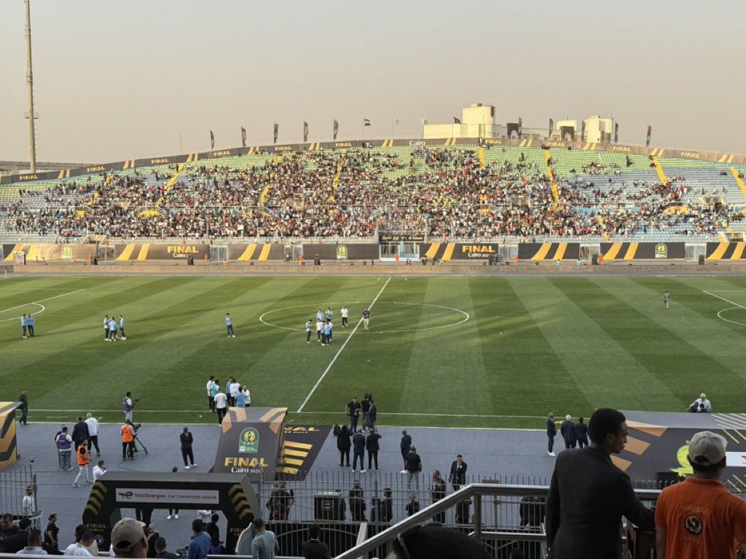 معرفش ليه البعض زعلانين عشان فيه مشجعين راحوا ل بيراميدز !
سواء اخدوا فلوس ، وجبات ، أي مقابل
ايه مشكلتك يعني عايز فين ؟؟؟
اللعيبة بتفضل الأهلي من زمان عشان بياخدوا فلوس اكتر او شهرة او استقرار 
المهم فيه مقابل ، مجاتش عالمشجع الغلبان اللي مش بيستفيد أي شئ !
