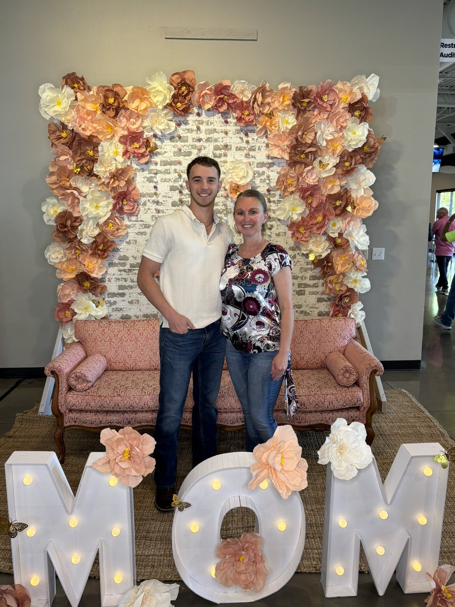 susanfitz77's tweet photo. A piece of my heart is back in Iowa for the month for Basketball! It was great having him home for a few weeks! See you in July! 🏀 💗 https://t.co/qS71knJqGN