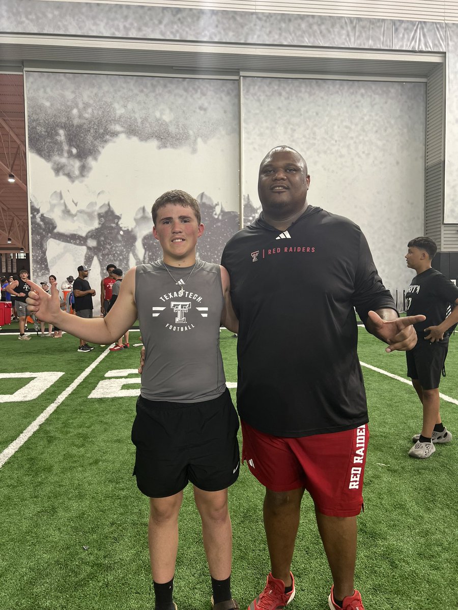 BraydenS50's tweet photo. Got some good work in today at tech. Great coaching from @ColeMaxwell33 and @CoachZFitch 

Let’s keep working🔥 https://t.co/Dmw4QOuUS0