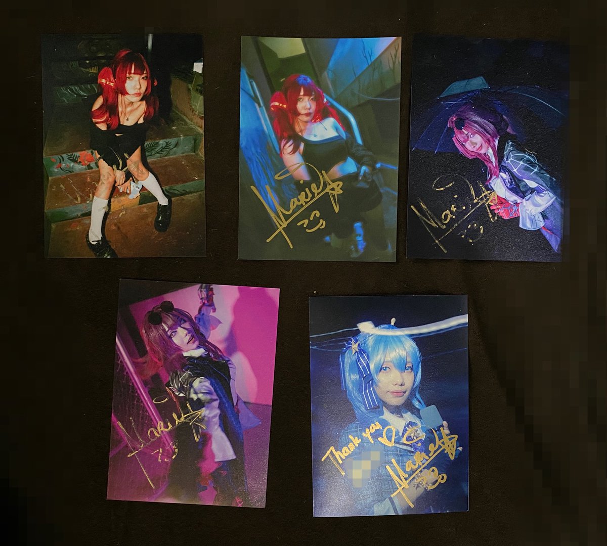 AmachiAkiru's tweet photo. me when nakabili ng prints ni @mariea_1501 

natanggal na ung signature yauahauhuhauhu https://t.co/ItDiPa4Q75