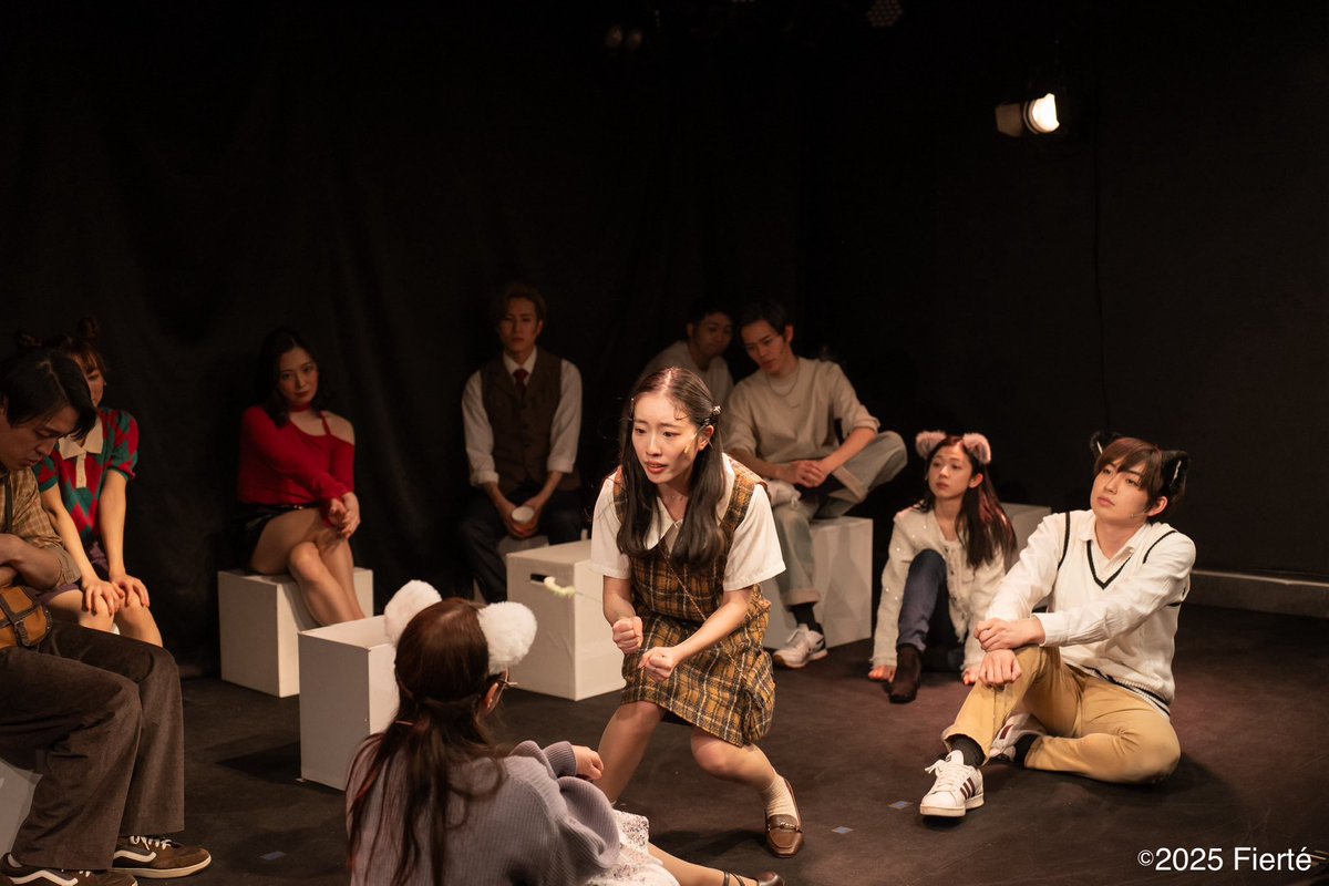 Fierte_stage's tweet photo. \ 📸本日の舞台写真📸 /

ミュージカル「THE THEORY OF RELATIVITY-相対性理論-」
#セオリラ

♩M17 ジュリーの歌
"原題: Julie's Song"

愛猫家のジュリーが大好きな4匹のねこちゃんたちに向けてこれからのことをお話しする曲🐈可愛いらしくも葛藤と決意が感じられます❤️‍🔥

撮影：#曽我虹輝 さん https://t.co/hw00l1FcJm