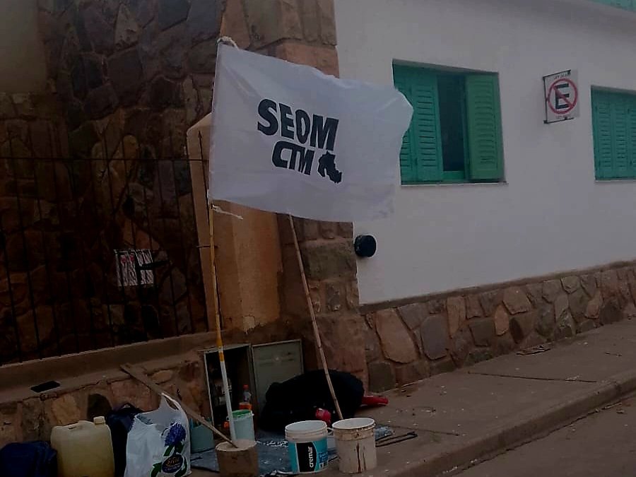 sebaseom's tweet photo. 🟠 SOLIDARIDAD MUNICIPAL
Inmenso corazón solidario de los trabajadores municipales de #Maimara , voluntariamente ofrecieron su mano de obra para pintar la escuela de la localidad !!
#MunicipalesdeCorazón #OrgullosamenteMunicipales #SeomEsAcción https://t.co/wX88EHecbB