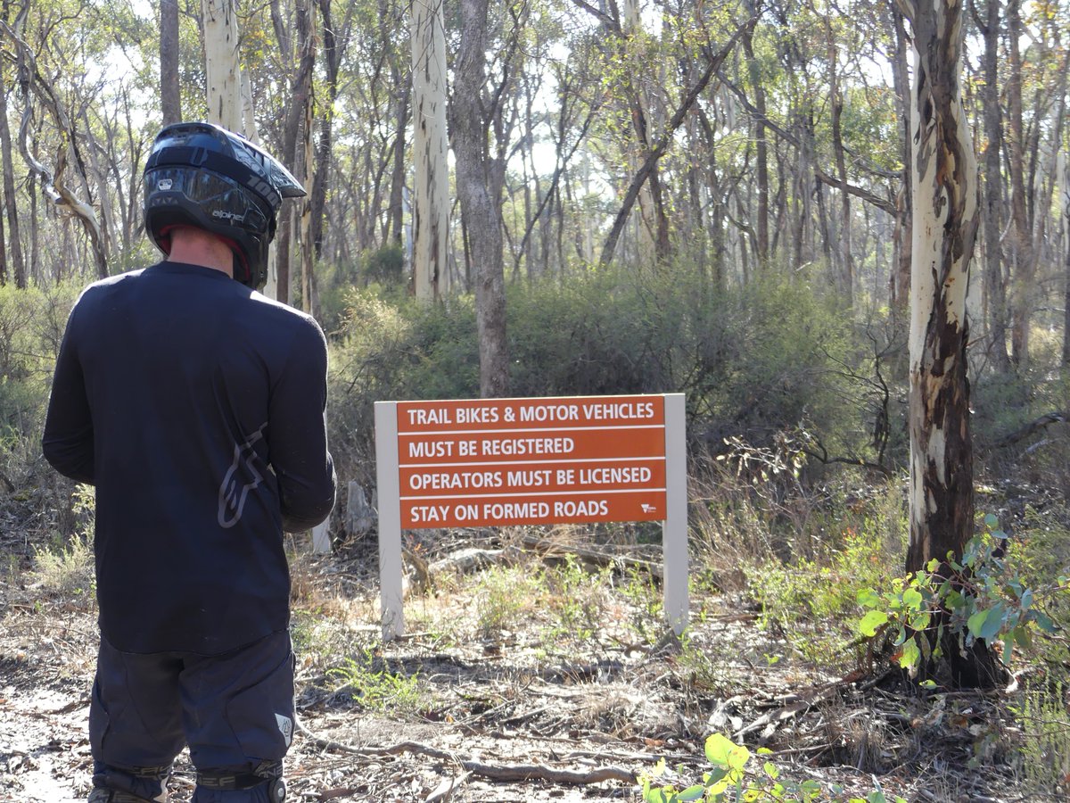 When you stick to open, formed roads it’s easy to get assistance when something goes wrong! This rider had a puncture in the forest and was able to send a location pin to his wife who came with the right gear to help.
For further information and advice: bit.ly/44C22hS