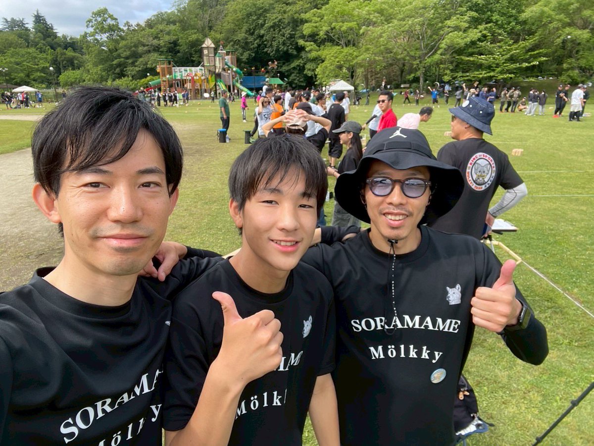 シン tweet media