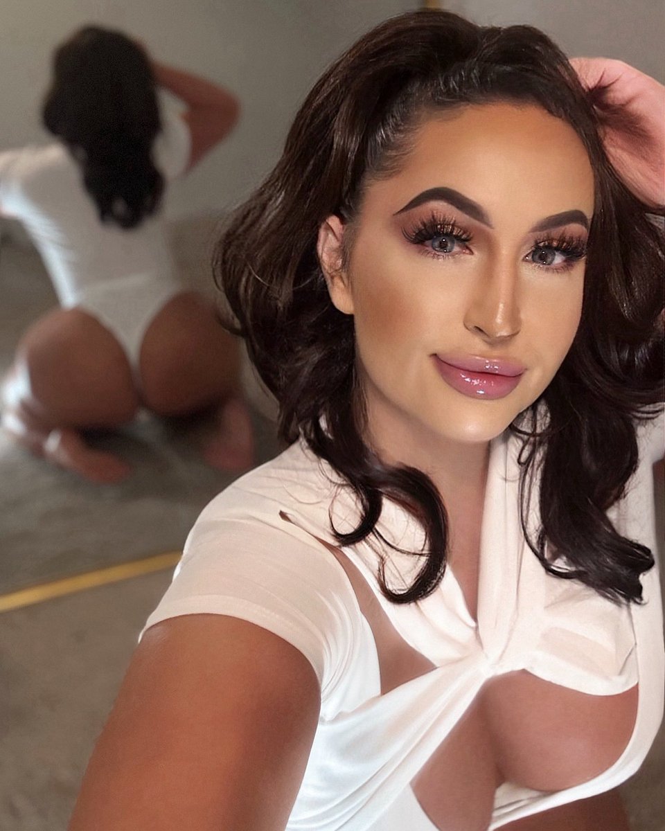 Available for video chat. Text to arrange.

All of my contact information is here: link.me/mckinsley.monet

#videochat #facetime #camgirl #of #sp #retweet #curvy #thick #pawg #milf #bbw