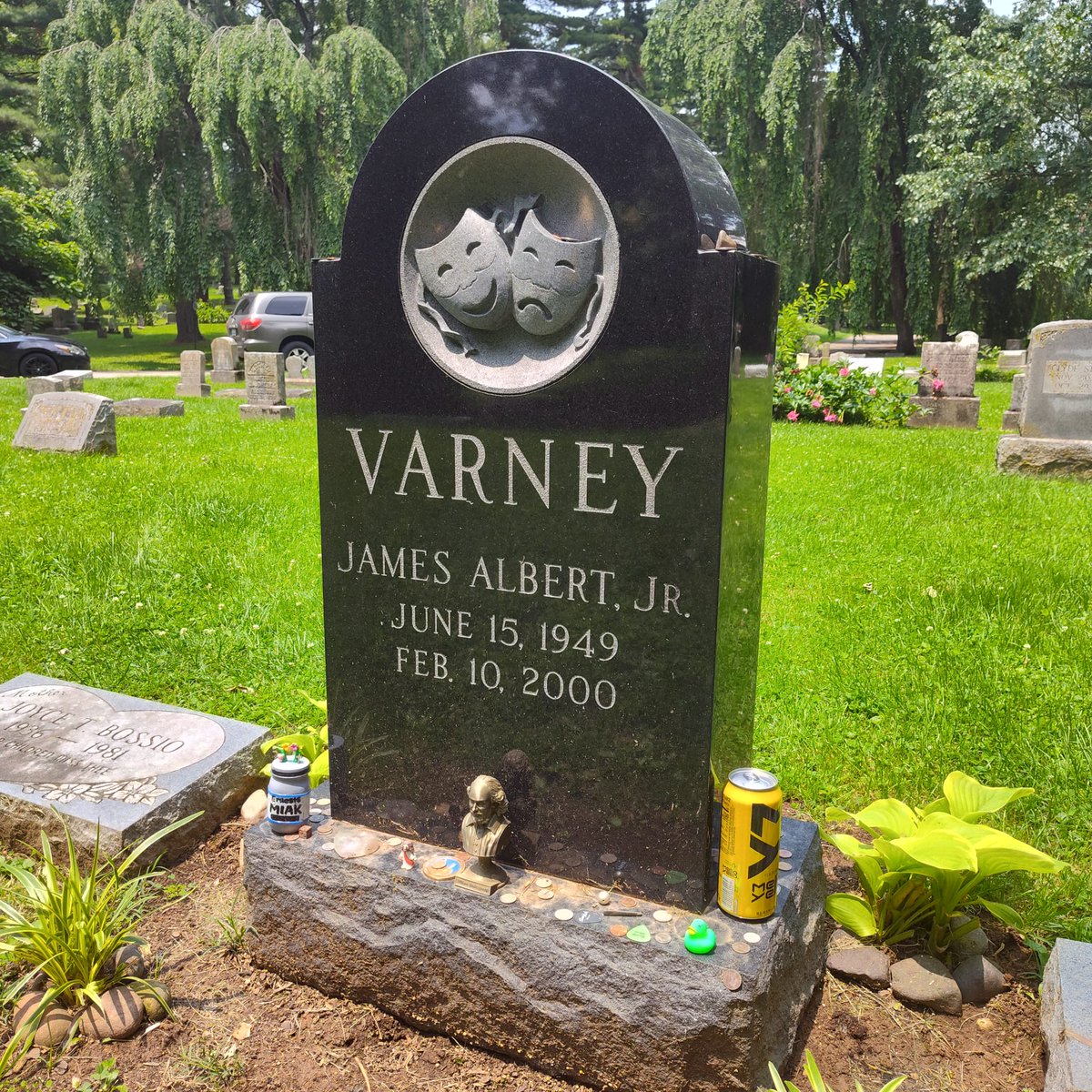 I had the honor of visiting Jim's headstone at the Lexington Cemetery on a beautiful day in what is honestly the most gorgeous cemetery I've ever seen.

#JimVarney
