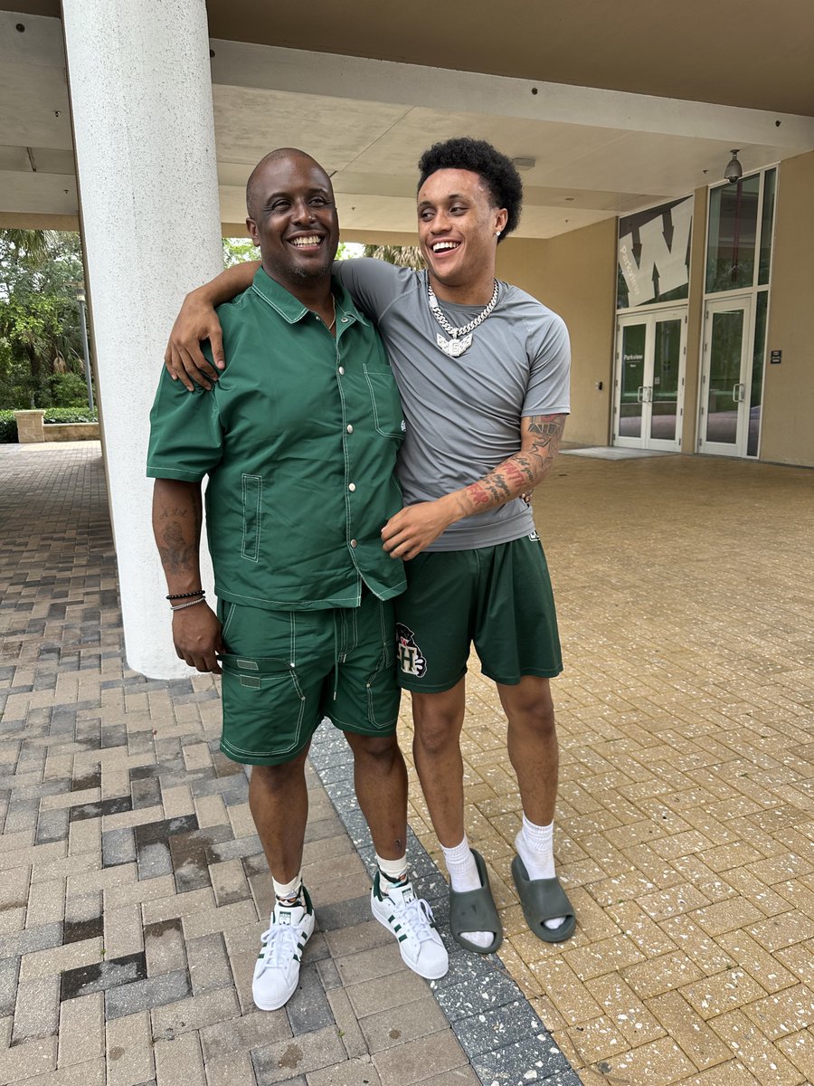 Move In Day was a success!! <a href="/FIUFootball/">FIU Football</a> #PawsUp 🐾 #LetsGo